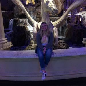 Meet your Posher, Larissa